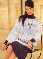 Пуловер с полосами, связанными на вилке